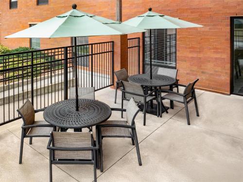 Hampton Inn and Suites La Crosse Downtown - image 2