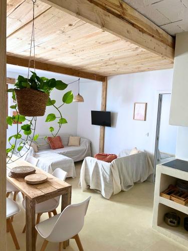 3 bedrooms, 4 beds