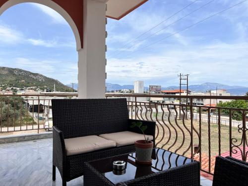 陽台/露台, Kyklamino Apartment in 盧特拉奧萊亞斯厄倫尼斯