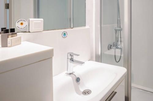 Cute Compact 1Bd1Bath Gem Shared Terrace! #397 - image 4