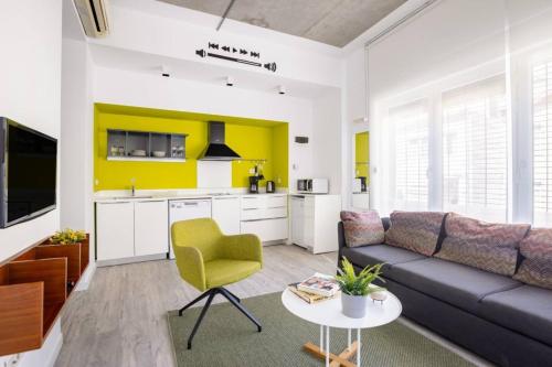 Cute Compact 1Bd1Bath Gem Shared Terrace! #397 - image 3