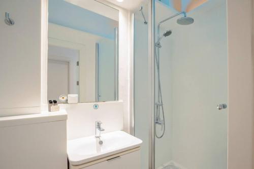 Cute Compact 1Bd1Bath Gem Shared Terrace! #397 - image 9