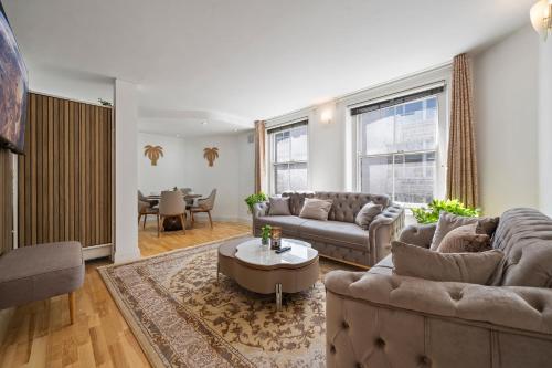 Stylish 1-Bedroom in the Heart of Soho! No Lift WD3, Londýn