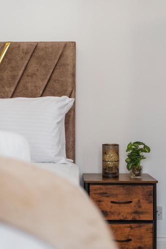 Stylish 1-Bedroom in the Heart of Soho! No Lift WD3 - image 5