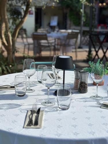 Logis Hôtels La Bastide des Golfs - 레스토랑