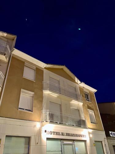 Hotel Bracamonte - Tap to explore photos