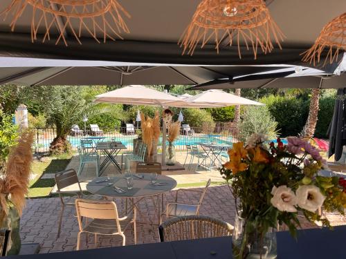 Logis Hôtels La Bastide des Golfs - 레스토랑