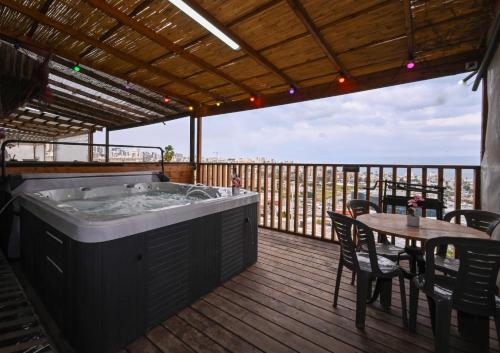 Cơ sở vật chất, נופש תות - דירת אירוח בלב טבריה עם ג'קוזי ספא in Trung tâm thành phố Tiberias