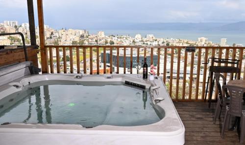 Cơ sở vật chất, נופש תות - דירת אירוח בלב טבריה עם ג'קוזי ספא in Trung tâm thành phố Tiberias