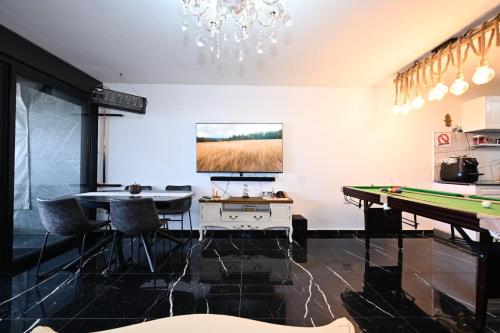 Bếp, נופש תות - דירת אירוח בלב טבריה עם ג'קוזי ספא in Trung tâm thành phố Tiberias