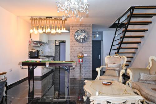 Bếp, נופש תות - דירת אירוח בלב טבריה עם ג'קוזי ספא in Trung tâm thành phố Tiberias