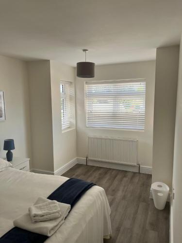 Seaview House with Sea View Brand New- 3 Bedrooms - Harwich, Dovercourt in 哈里奇