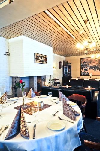 Étterem, Moi Hotel in Moi