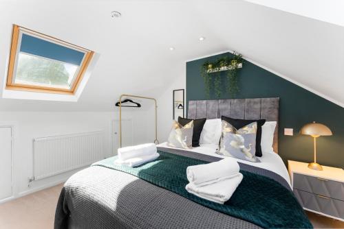 Spacious 4-Bed Home in Bath with Garden, Bath