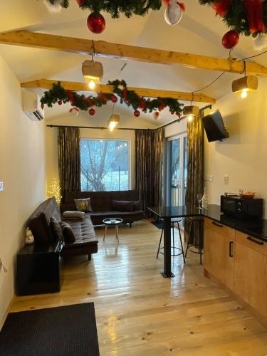 Chatka pod Hrdošnou skalou (Chatka pod Hrdosnou skalou) in Hubova