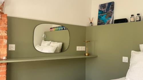 Exclusif - Urban Cabin vue mer les pieds dans l'eau, Marseille (photo 10)