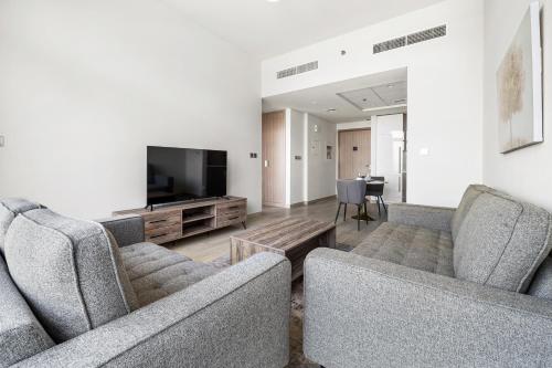 1BR Azizi Riviera 44 City Skyline View, Дубай (фото 6)