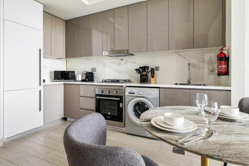 1BR Azizi Riviera 44 City Skyline View, Дубай (фото 9)