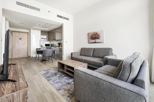 1BR Azizi Riviera 44 City Skyline View, Дубай (фото 4)