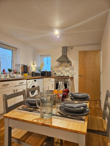 Stunning 2 Bed Flat with Charming Patio, Cambridge (foto 9)