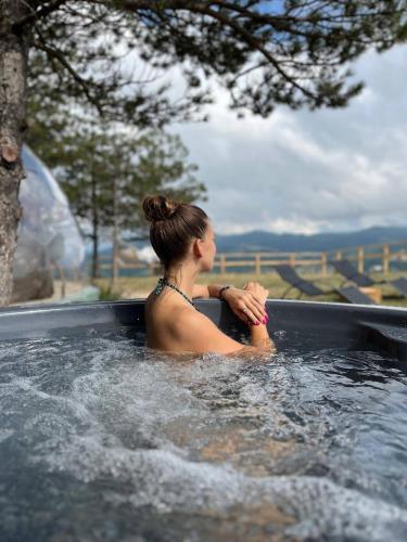 Peldbaseins, Bubble Room Experience in Casteldelci