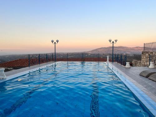 Rafkos Mansion 'Luxury Suites & Apartments' in Gorgolaini