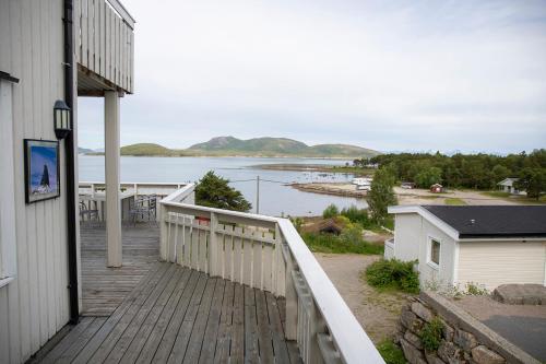Ulvsvag Gjestgiveri og Fjordcamping AS in Ulsvag