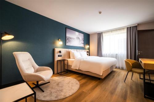 1 king bed, 2 twin beds