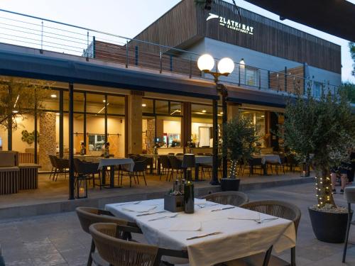 Zlatni Rat Beach Hotel