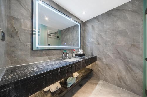 Lan Ou International Hotel Atushi