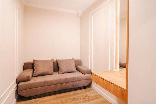 Chic 1BR with Office - Calm, Cool & Connected, Kluž (fotografie 5)