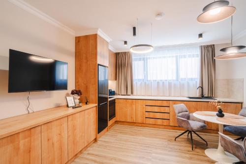 Chic 1BR with Office - Calm, Cool & Connected, Kluž (fotografie 3)