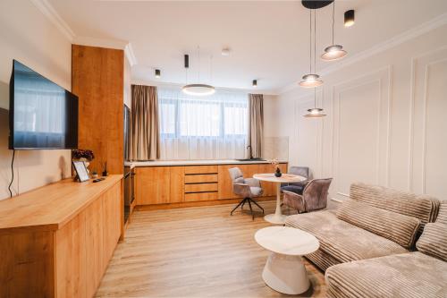 Chic 1BR with Office - Calm, Cool & Connected, Kluž (fotografie 10)