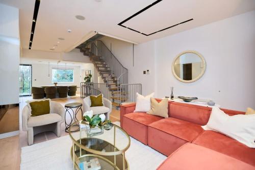 The Hamilton Gardens Hideaway - Modern 4BDR Home with Garden, Londra