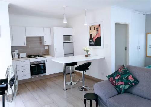Central, Secure & Stylish Stay in Randhart, Alberton (Foto 8)