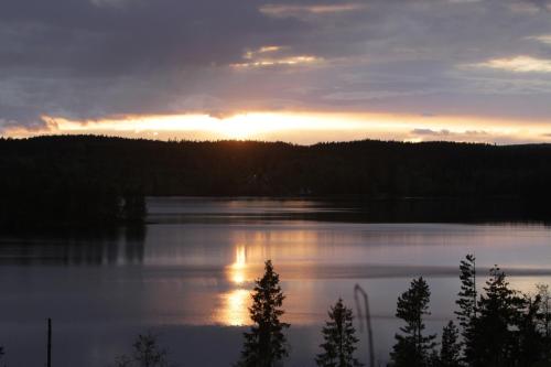 Surrounding environment, Lysviks guesthouse met ruime tuin en extra service in Lysvik