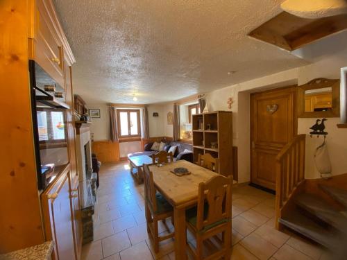 Maison de village aux Allues proche commerces et télécabine pour 6 pers. - FR-1-411-987 (Maison de village aux Allues proche commerces et telecabine pour 6 pers. - FR-1-411-987) in Les Allues