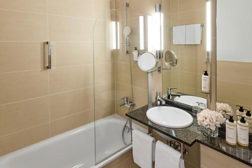 room detail thumbnail 2