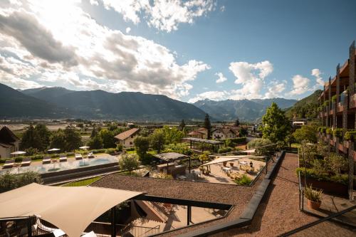 room detail thumbnail 2