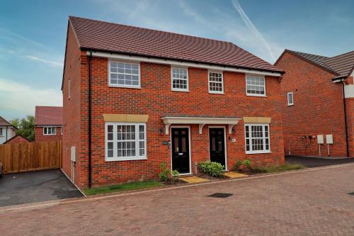 Ümbrus, Luxury and cosy 2 bed entire house in Essex 20 mins from beach in Tiptree