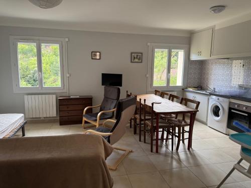 Mairie de VIRA in เลอบูโล