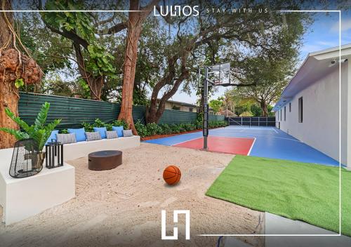 The Palace Pickleball gameRoom Heated SPA L26 in Miami, USA