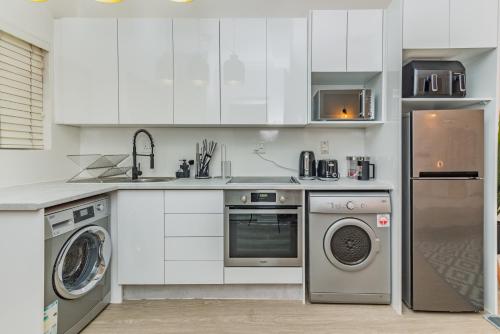 Romantic Studio - Fully Equipped, City Views