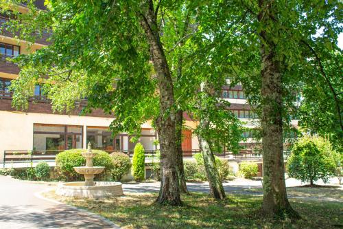 Garden & City Capvern-les-Bains - Hotel - Capvern