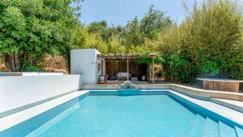 สระว่ายน้ำ, Monte Solteiras in Tavira by Lovelystay in กอนเซเซา