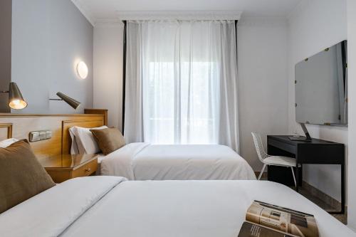 2 twin beds