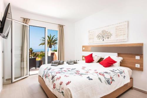 Villa Isotta by Villa Plus - image 3