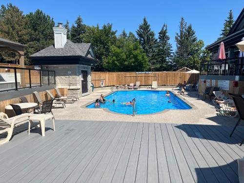 Modern Mountainside Ski In/Ski Out Studio at Blue in The Blue Mountains (ON)