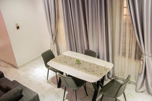 Spacious 4 Bedroom With Fast WIFI 24hours Light and Secured Close to Lekki Conservation - image 5