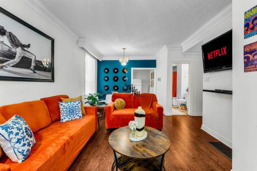 80's Retro Toronto Time Capsule - 2 Bedrooms - Toronto